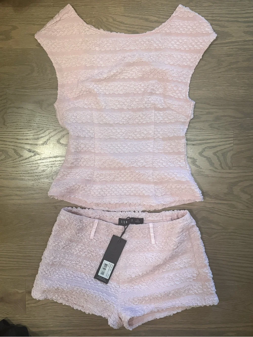 Lioness - Riviera Ruffle Pink Lace-Textured Women's Short set. NWT. XS